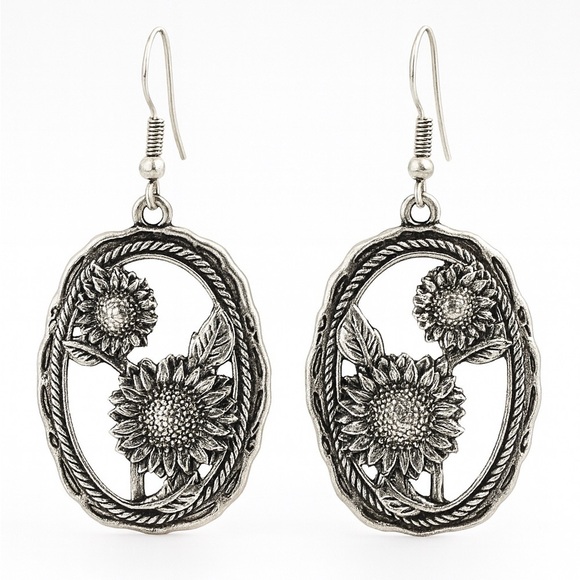 Zara Jewelry - Western Silver Floral Earrings
